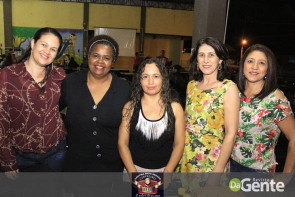 Confraternização: Professores se reunem e comemoram o dia do funcionário público