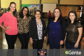 Confraternização: Professores se reunem e comemoram o dia do funcionário público