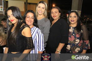 Confraternização: Professores se reunem e comemoram o dia do funcionário público