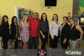 Confraternização: Professores se reunem e comemoram o dia do funcionário público