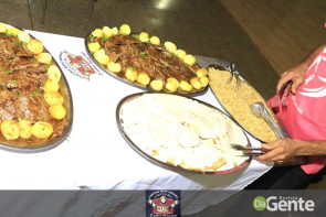 Confraternização: Professores se reunem e comemoram o dia do funcionário público