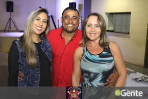 Confraternização: Professores se reunem e comemoram o dia do funcionário público