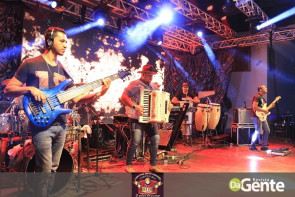 Confiram as fotos do show da banda Bonde do Forró