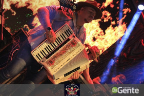Confiram as fotos do show da banda Bonde do Forró