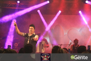 Confiram as fotos do show da banda Bonde do Forró