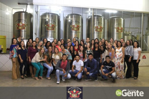 Confraternização: Professores municipais da escola Luiz Antonio comemoram datas em família