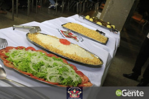 Confraternização: Professores municipais da escola Luiz Antonio comemoram datas em família