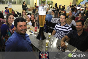 Confraternização: Professores municipais da escola Luiz Antonio comemoram datas em família