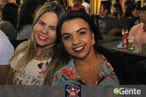 Confraternização: Professores municipais da escola Luiz Antonio comemoram datas em família