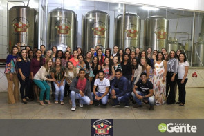 Confraternização: Professores municipais da escola Luiz Antonio comemoram datas em família