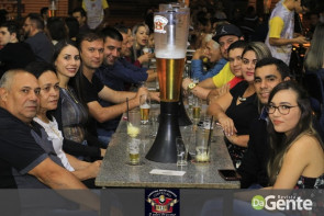 Confraternização: Professores municipais da escola Luiz Antonio comemoram datas em família