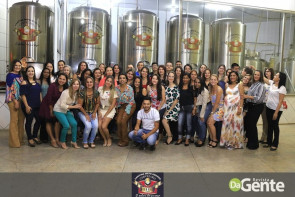 Confraternização: Professores municipais da escola Luiz Antonio comemoram datas em família