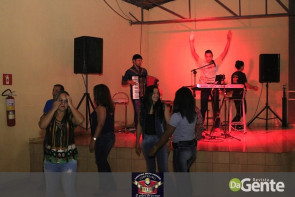 Confraternização: Professores municipais da escola Luiz Antonio comemoram datas em família