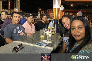 Confraternização: Professores municipais da escola Luiz Antonio comemoram datas em família