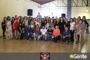 Confraternização: Professores municipais da escola Luiz Antonio comemoram datas em família