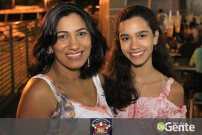 Confraternização: Professores municipais da escola Luiz Antonio comemoram datas em família