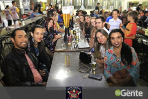 Confraternização: Professores municipais da escola Luiz Antonio comemoram datas em família