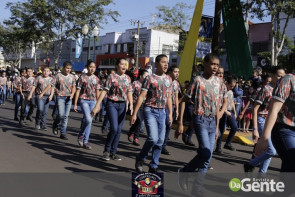 Confiram as fotos do Desfile Cívico de Dourados