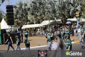 Confiram as fotos do Desfile Cívico de Dourados
