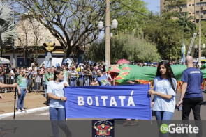 Confiram as fotos do Desfile Cívico de Dourados