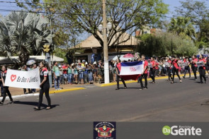 Confiram as fotos do Desfile Cívico de Dourados