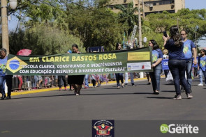Confiram as fotos do Desfile Cívico de Dourados