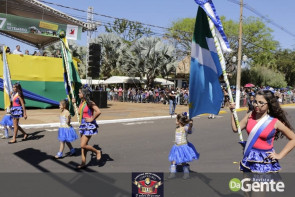 Confiram as fotos do Desfile Cívico de Dourados
