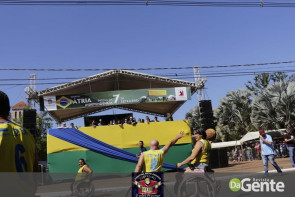 Confiram as fotos do Desfile Cívico de Dourados