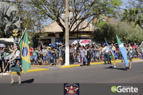 Confiram as fotos do Desfile Cívico de Dourados