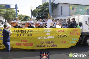 Confiram as fotos do Desfile Cívico de Dourados