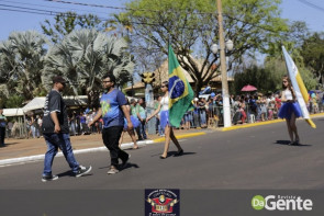 Confiram as fotos do Desfile Cívico de Dourados