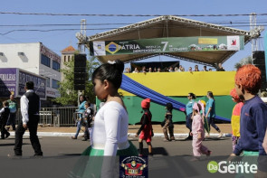 Confiram as fotos do Desfile Cívico de Dourados