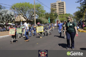 Confiram as fotos do Desfile Cívico de Dourados