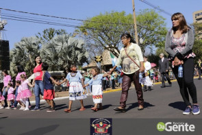 Confiram as fotos do Desfile Cívico de Dourados