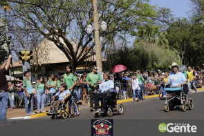 Confiram as fotos do Desfile Cívico de Dourados