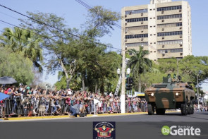 Confiram as fotos do Desfile Cívico de Dourados