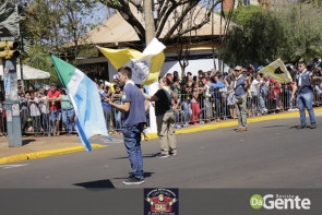 Confiram as fotos do Desfile Cívico de Dourados