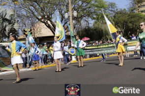 Confiram as fotos do Desfile Cívico de Dourados