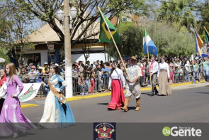 Confiram as fotos do Desfile Cívico de Dourados