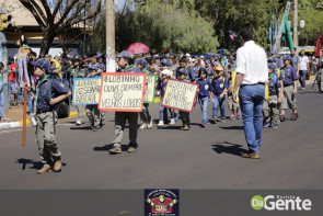 Confiram as fotos do Desfile Cívico de Dourados