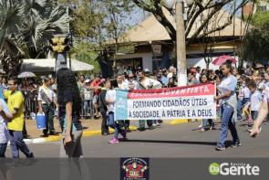 Confiram as fotos do Desfile Cívico de Dourados