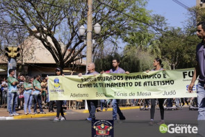 Confiram as fotos do Desfile Cívico de Dourados