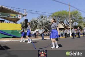 Confiram as fotos do Desfile Cívico de Dourados