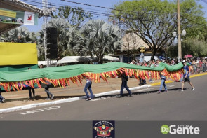 Confiram as fotos do Desfile Cívico de Dourados