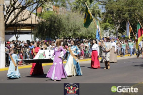 Confiram as fotos do Desfile Cívico de Dourados