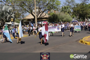 Confiram as fotos do Desfile Cívico de Dourados