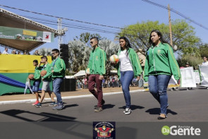 Confiram as fotos do Desfile Cívico de Dourados