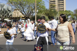 Confiram as fotos do Desfile Cívico de Dourados
