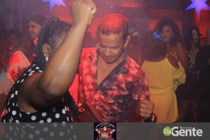 Confiram as fotos da noite do Flash Back