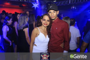 Confiram as fotos da noite do Flash Back